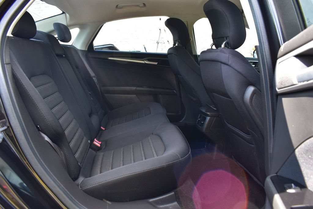 Used 2013 Ford Fusion SE FWD image 18