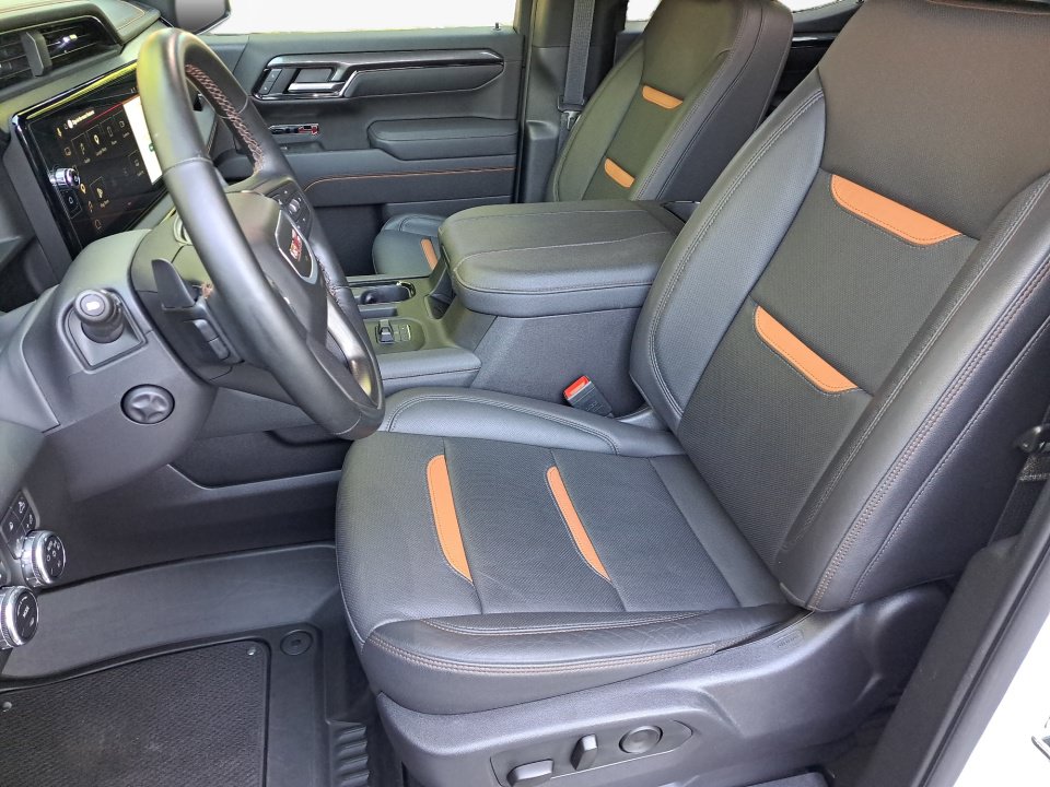 Used 2025 GMC Sierra 1500 AT4 w/ AT4 Premium Package AWD/4WD image 9