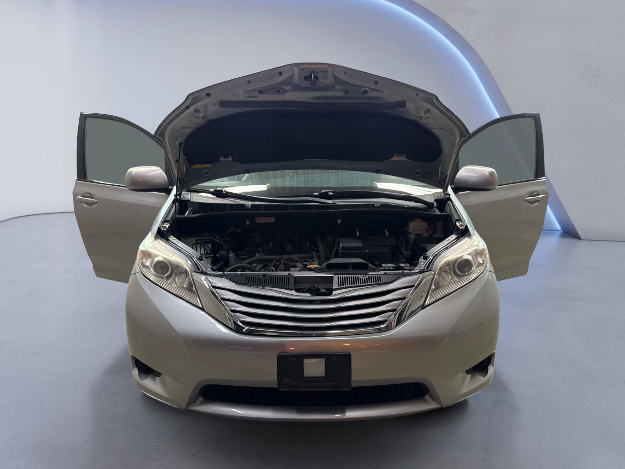 Used 2015 Toyota Sienna LE FWD image 10