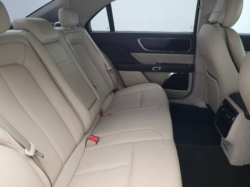 Used 2019 Lincoln Continental Select image 19