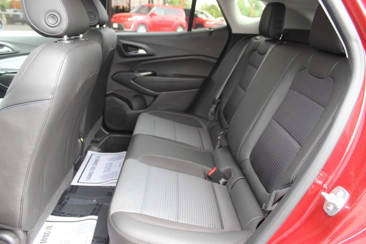 Used 2025 Chevrolet Trax LT FWD image 15
