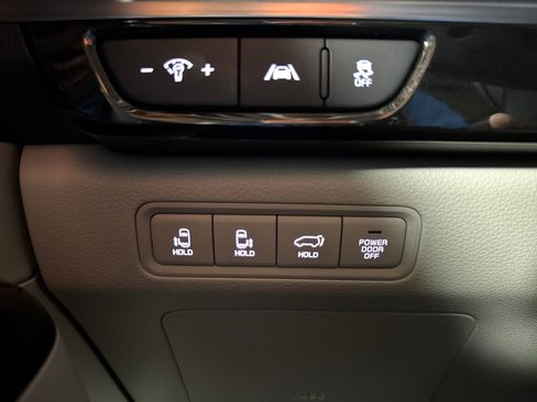 Used 2024 Kia Carnival SX Prestige FWD image 21