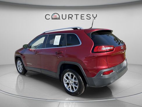 Used 2017 Jeep Cherokee Latitude FWD image 5