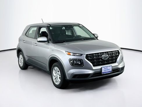 Used 2023 Hyundai Venue SE w/ Cargo Package FWD image 3