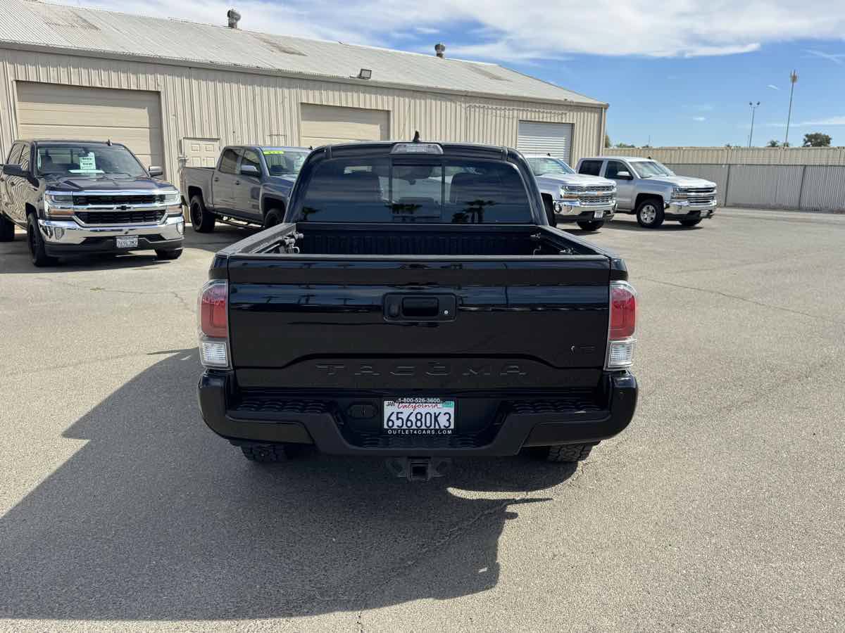 Used 2022 Toyota Tacoma TRD Sport w/ TRD Premium Sport Package AWD/4WD image 8