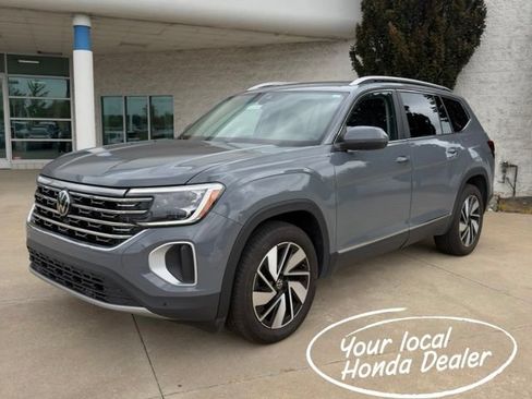 Used 2025 Volkswagen Atlas SEL AWD/4WD image 1