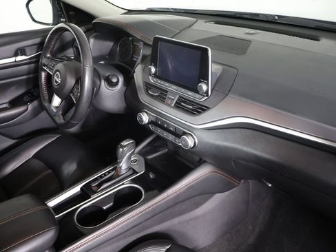 Used 2024 Nissan Altima 2.5 SR FWD image 24