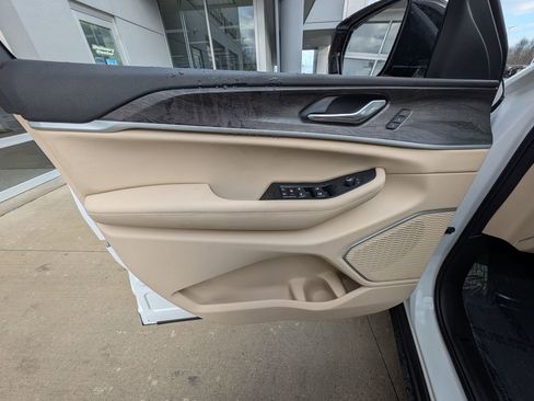 New 2026 Jeep Grand Cherokee Limited image 37