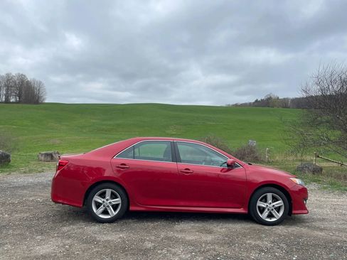 Used 2014 Toyota Camry SE w/ Leather Package FWD image 6