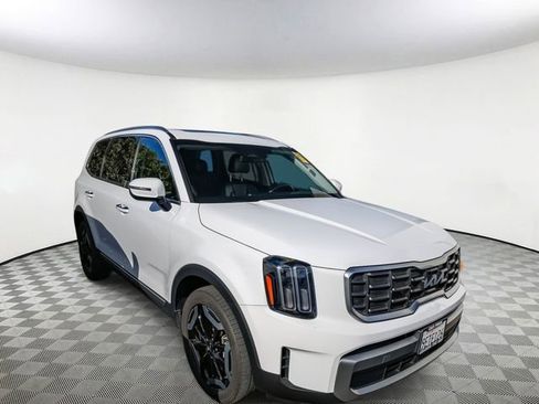 Used 2023 Kia Telluride S w/ S Sunroof Package image 3