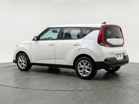 Used 2025 Kia Soul LX w/ LX Technology Package image 6
