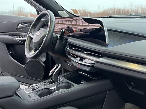 Used 2024 Cadillac XT4 Sport image 28