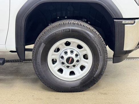 New 2025 GMC Sierra 3500 Pro image 4