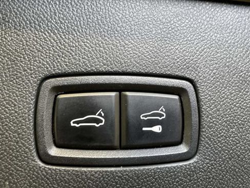 Used 2022 Porsche Cayenne Platinum Edition AWD/4WD image 22
