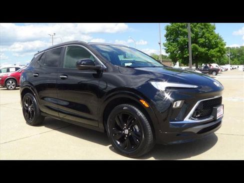 Used 2024 Buick Encore GX Sport Touring image 3