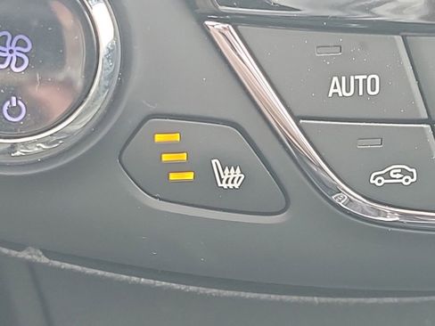 Used 2017 Chevrolet Cruze Premier FWD image 11