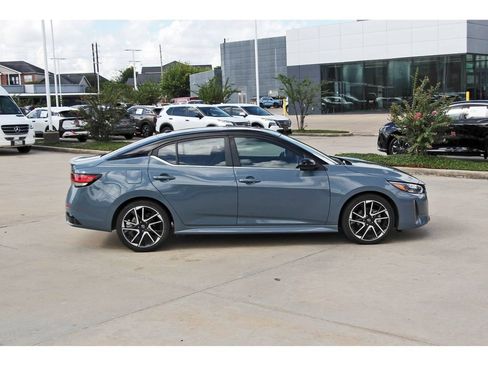 Used 2024 Nissan Sentra SR w/ SR Premium Package FWD image 8