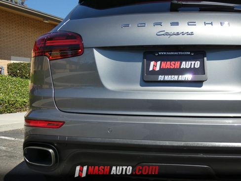 Used 2018 Porsche Cayenne AWD/4WD image 11