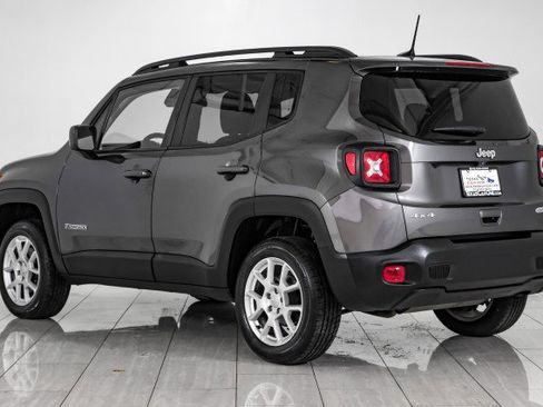 Used 2019 Jeep Renegade Latitude w/ Popular Equipment Group image 8