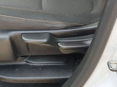 Used 2019 Chevrolet Traverse LS FWD image 17