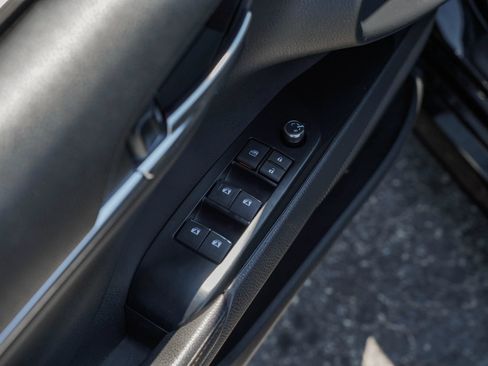 Used 2019 Toyota Camry XLE FWD image 10