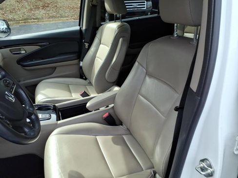 Used 2019 Honda Pilot Touring image 19