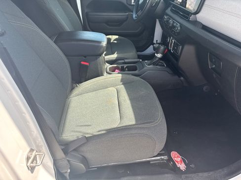 Used 2024 Jeep Gladiator Sport AWD/4WD image 13