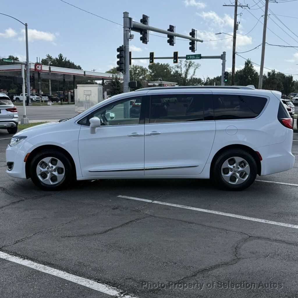 Used 2017 Chrysler Pacifica Touring-L Plus FWD image 8