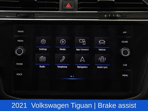Used 2021 Volkswagen Tiguan SE image 12