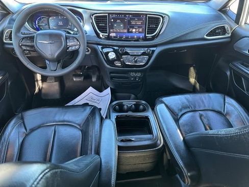Used 2022 Chrysler Pacifica Touring-L w/ S Appearance Package FWD image 12