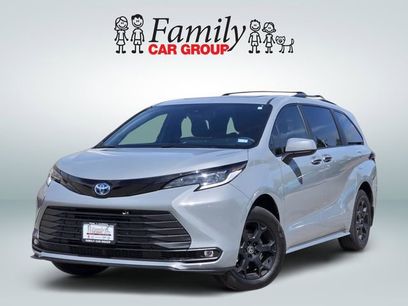 Used 2025 Toyota Sienna XLE Woodland Edition