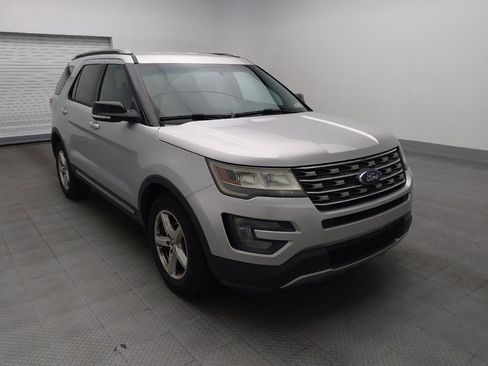Used 2016 Ford Explorer XLT w/ Equipment Group 201A FWD image 13