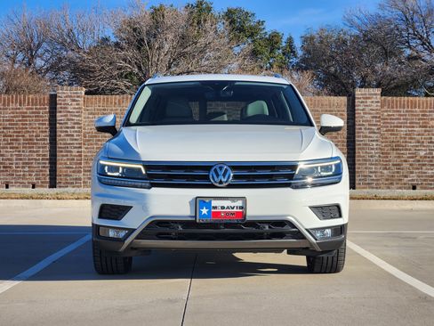 Used 2018 Volkswagen Tiguan SEL Premium image 2