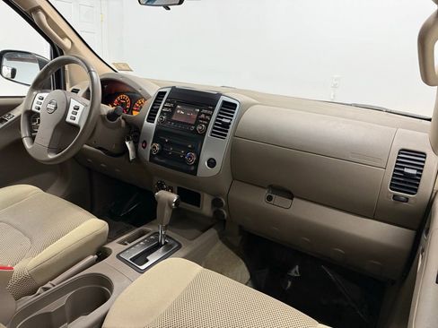 Used 2014 Nissan Frontier SV image 18