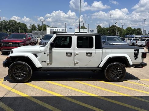 Used 2024 Jeep Gladiator Sport AWD/4WD image 8