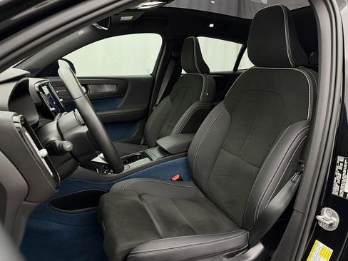 Used 2023 Volvo C40 P8 Recharge Ultimate image 9