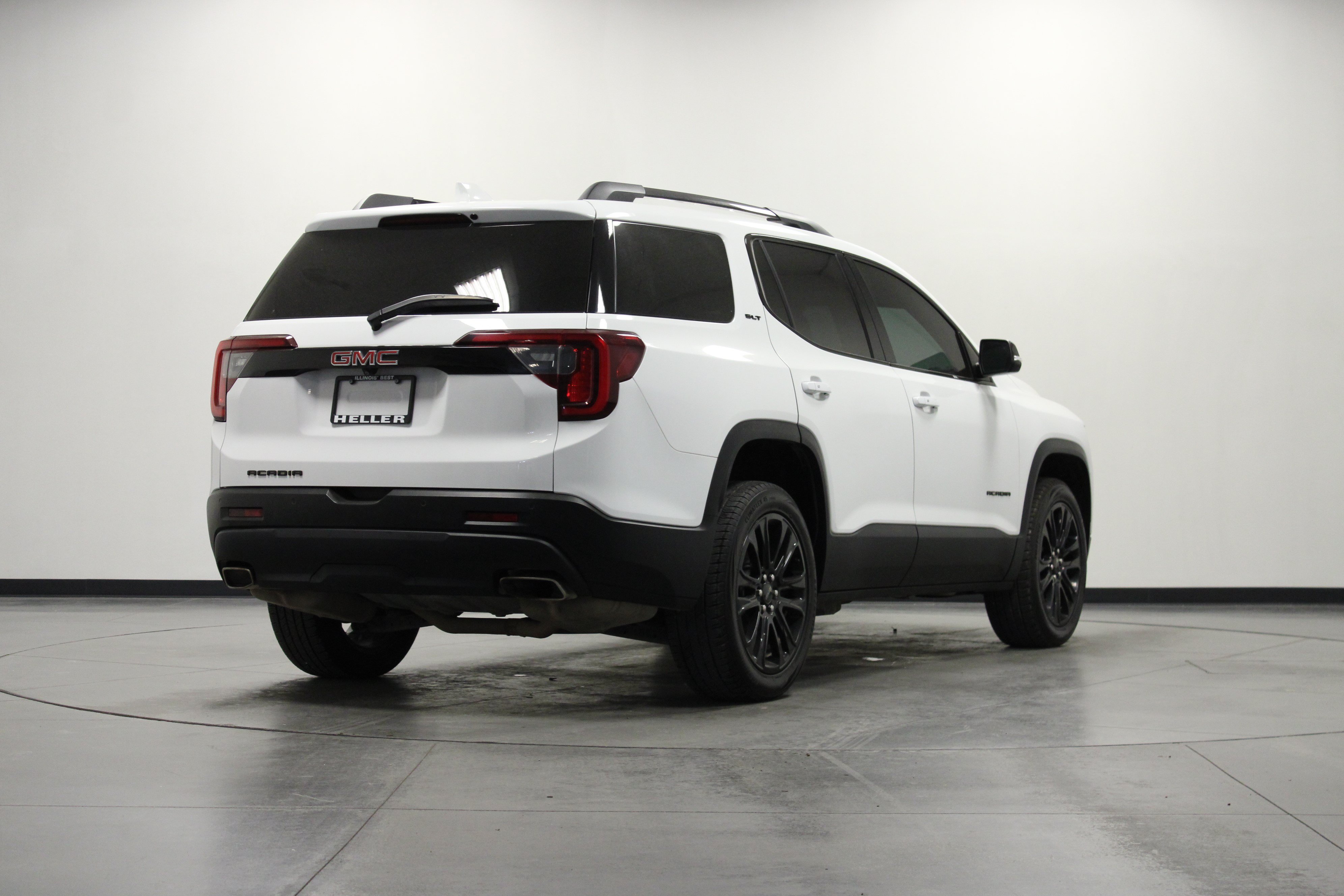 Used 2023 GMC Acadia SLT w/ Elevation Edition FWD image 4