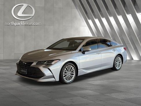 Used 2019 Toyota Avalon Limited w/ Advanced Safety Package FWD image 3