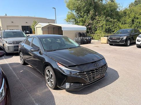 Used 2023 Hyundai Elantra Limited FWD image 2