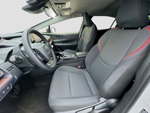 Used 2025 Toyota Prius Plug-In Hybrid FWD image 13