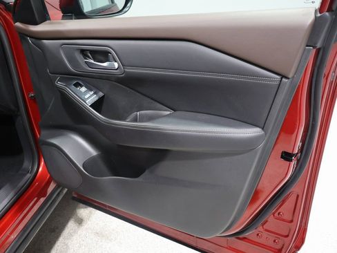 Used 2023 Nissan Rogue SV w/ SV Premium B Package image 28