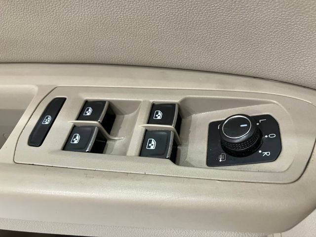 Used 2018 Volkswagen Atlas SEL Premium AWD/4WD image 25