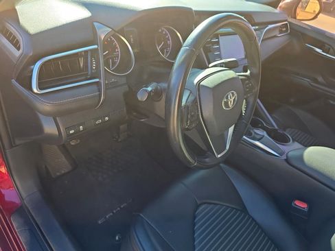 Used 2018 Toyota Camry SE w/ Moonroof Package image 10