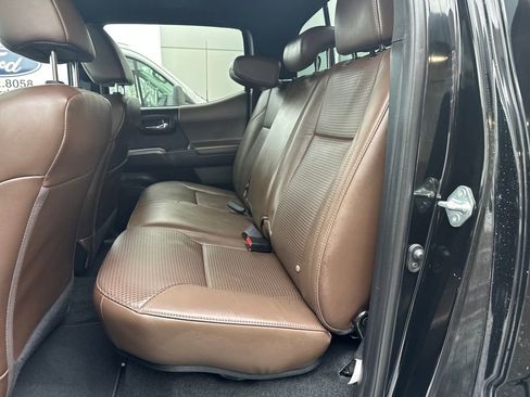 Used 2022 Toyota Tacoma Limited image 6