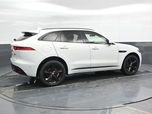 Used 2017 Jaguar F-PACE R-Sport image 2