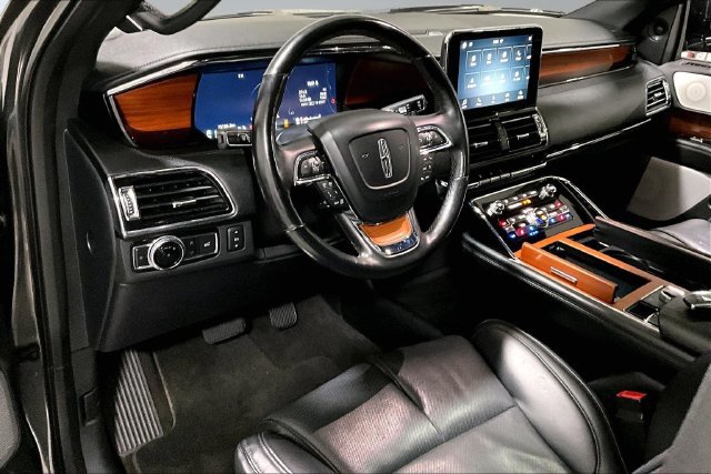 Used 2018 Lincoln Navigator Reserve w/ Technology Package AWD/4WD image 17