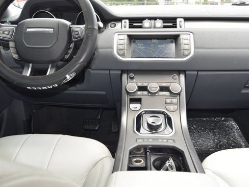 Used 2019 Land Rover Range Rover Evoque SE AWD/4WD image 32