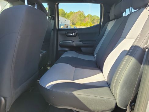 Used 2020 Toyota Tacoma TRD Sport image 11