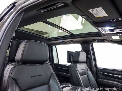 Used 2021 GMC Yukon XL Denali w/ LPO, Illumination Package AWD/4WD image 39