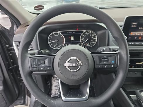 Used 2023 Nissan Rogue SV image 14
